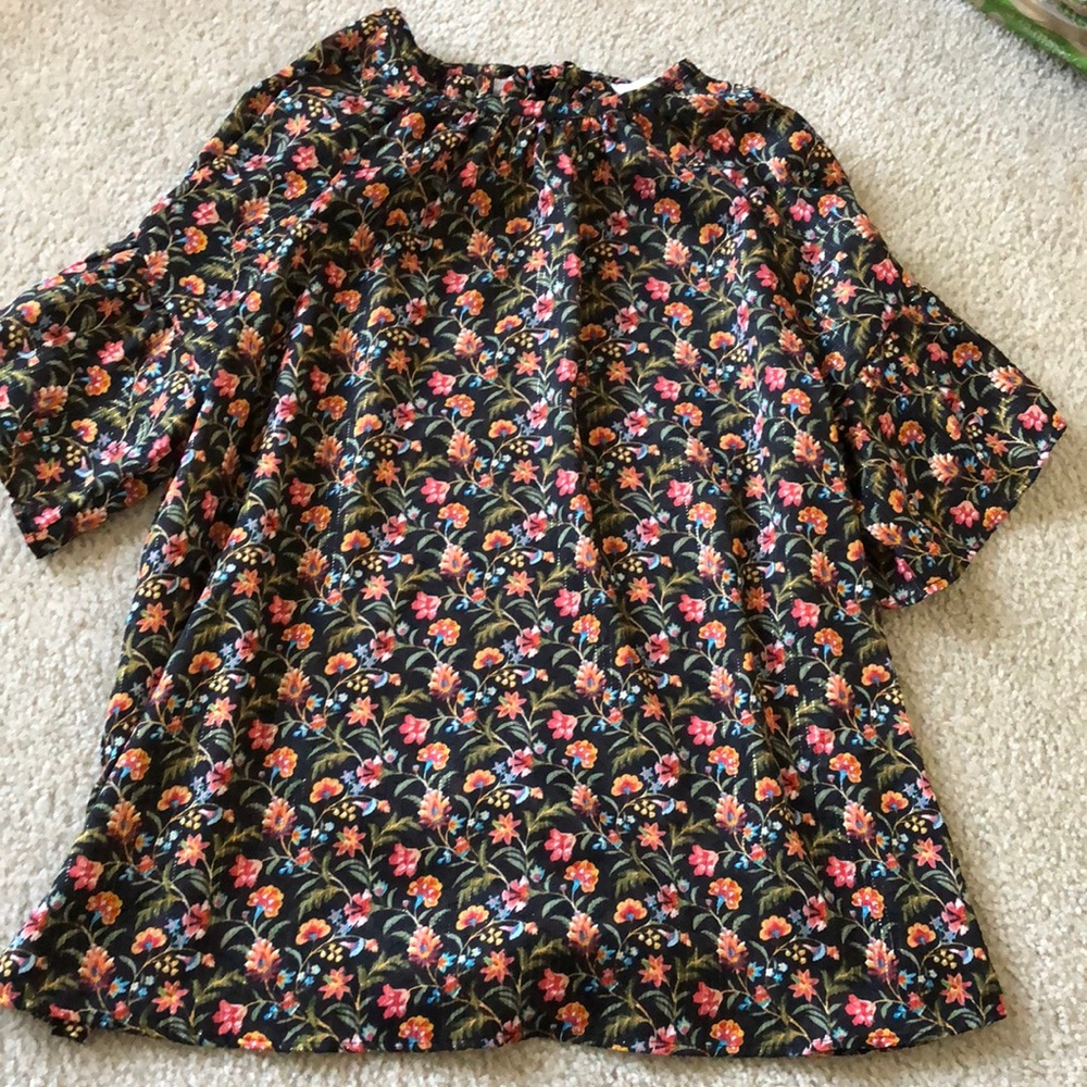 Loft blouse size medium never worn!
